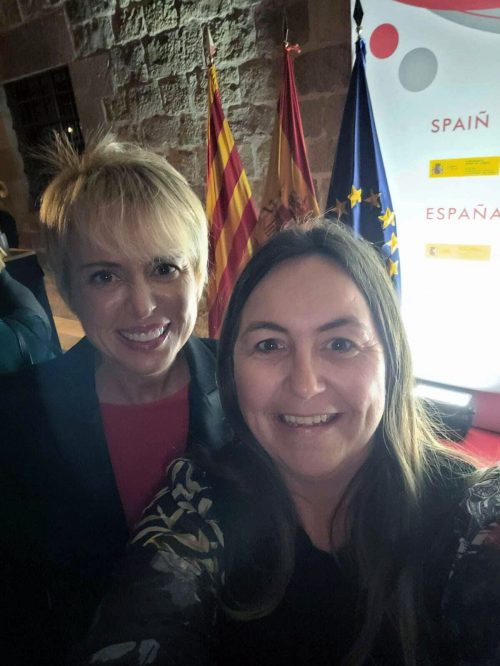 Founder of Menu Del Dia ® Joanne Crumlin at MWC Barcelona with Carme Artigas, Secretary of State for Digitization and Artificial Intelligence Government of Spain